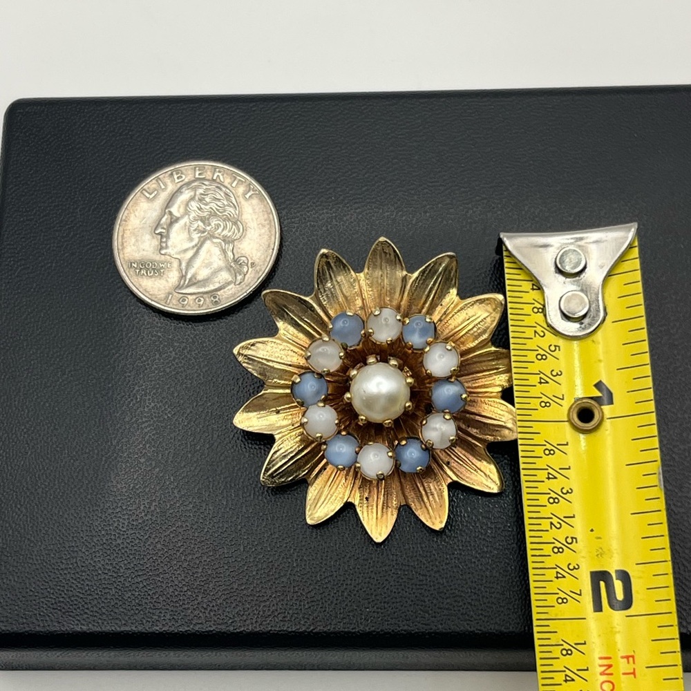 Gold tone blue rhinestone faux pearl flower brooch pin vintage - Picture 8 of 13